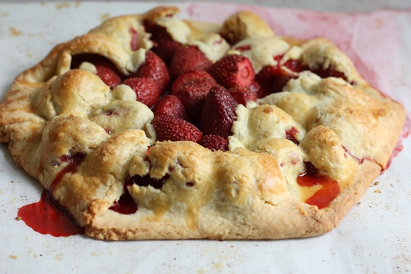 free form strawberry tart recipe | writes4food.com