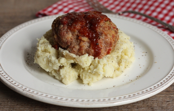 Great homemade old-fashioned meatloaf recipe | writes4food.com