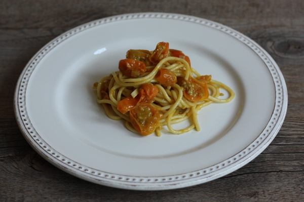 recipe for pasta with Sun Gold tomato sauce (via Bon Appetit) | writes4food.com