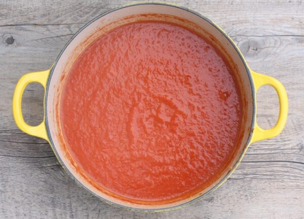 low-fat tomato and roasted red pepper soup recipe | writes4food.com