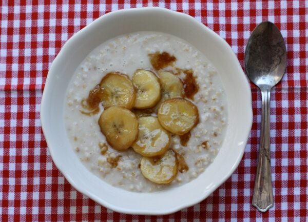 overnight steel-cut oatmeal with quick caramelized bananas | writes4food.com
