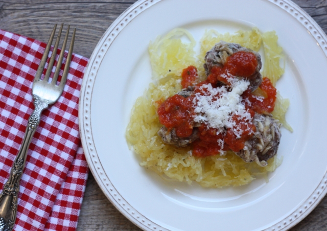 spaghetti squash with meatballs and fresh tomato sauce recipe | writes4food.com