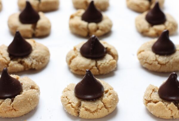 almond butter dark chocolate blossom cookie recipe | writes4food.com