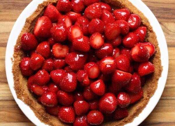 fresh strawberry pie in salted brown butter graham crust recipe | writes4food.com
