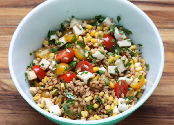 whole grain farro salad with corn and tomatoes recipe | writes4food.com
