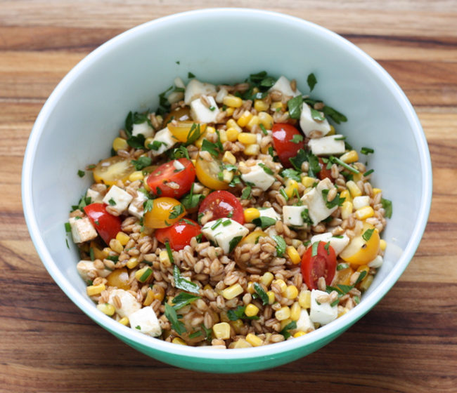 whole grain farro salad with corn and tomatoes recipe | writes4food.com